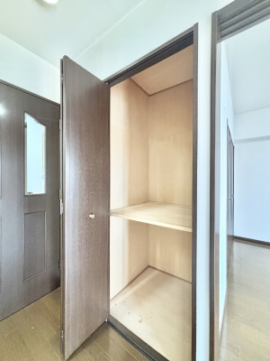 ���̑����ρ@���r���O���[�B�����Ɏ��[������ƕ����W�܂�LDK���X�b�L���Еt�������ł��ˁB  