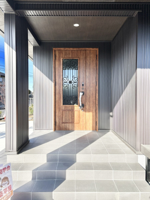 ���ց@��؂ȉƑ��A���q���o�}���錺�ցB���֑O�͉����t���ŉJ���~���Ă��Ă��G��ɂ����ł��B 