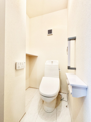 �g�C���@�g�C����1�K��2�K���ꂼ��ɔz�u����Ă��ĂƂĂ��֗��ł��B 