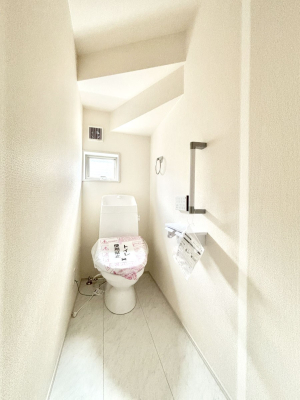 �g�C���@�g�C����1�K��2�K���ꂼ��ɔz�u����Ă��ĂƂĂ��֗��ł��B 
