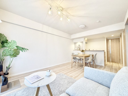 ���r���O�@���R������荞�܂�A�Ƒ��c���̏ꏊ�𖾂邭���o