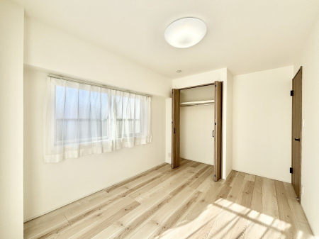 �q�������@�˂��J������ƃL�b�`�����炨������������̂ň��S�A�q�������Ƀs�b�^��