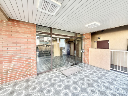 �G���g�����X�@�������������͋C�̃G���g�����X�B