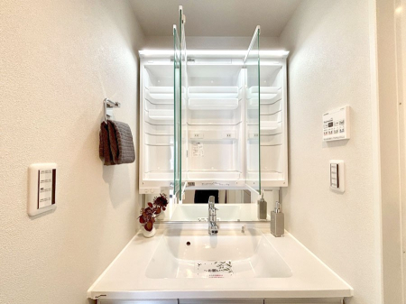 ���̑����ρ@�O�ʋ��̗��ɁA���ϕi��q���p�i�Ȃǂ����[�\�B���ʑ����������ƕۂ��܂��I