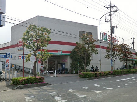 ���ӊ��@�X�[�p�[ 300m ���[�N�}�[�g�O���X