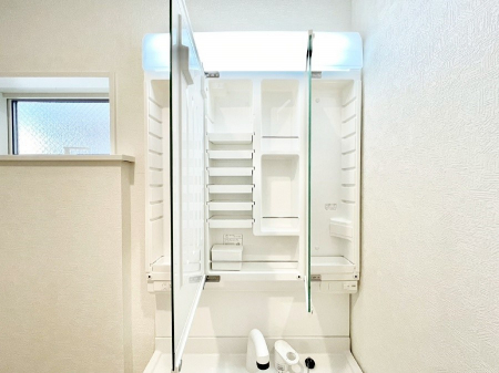 ���ʑ�E���ʏ��@�X�^�C�����O�ɕ֗��ȎO�ʋ��A�~���[�L���r�l�b�g�ōׂ������X�b�L��