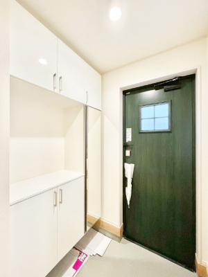 ���ց@���ʔ��͂��Ƒ��̎ʐ^��G�߂̃C���e���A�ŏ���I�Ƃ��ĉ��o�ł��܂�