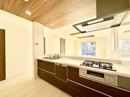 �L�b�`���@���������Ȃ���ł����Ƒ��Ƃ̉�b���y���߂�ΖʃL�b�`��