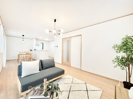 ���r���O�@��Ƃ肠��L�������������r���O�͉Ƒ��݂�Ȃ̌e���̋�Ԃł�