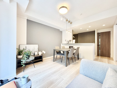 ���r���O�@�Ƒ��c���̎��Ԃ��[���������ȏ��g�[�t���̃��r���O�ł��B