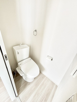 �g�C���@�g�C����1�K��2�K���ꂼ��ɔz�u����Ă��ĂƂĂ��֗��ł��B 