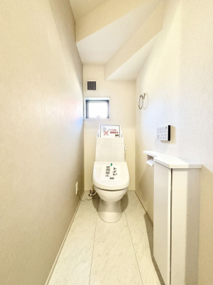 �g�C���@�g�C����1�K��2�K���ꂼ��ɔz�u����Ă��ĂƂĂ��֗��ł��B 