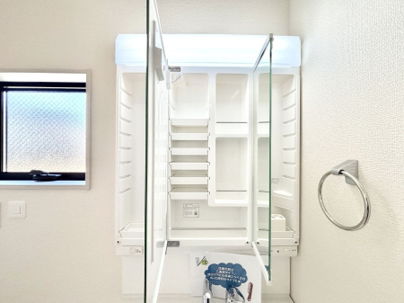 ���̑����ρ@�O�ʋ��̗��ɁA���ϕi��q���p�i�Ȃǂ����[�\�B���ʑ����������ƕۂ��܂��I