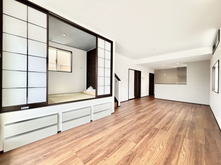 ���r���O�@�ǂ��ɂ��Ă��Ƒ��̂Ȃ������������R�~���j�P�[�V�������r���O�B 