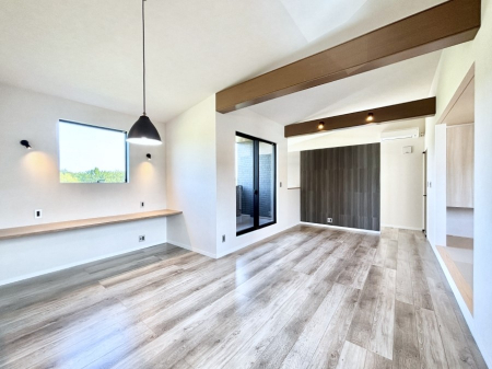 ���r���O�@�Z�ޕ��̌��������o�����A�C���e���A���l����̂��y���݂ȃ��r���O�ł��I 