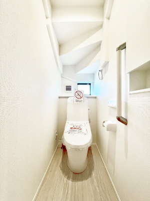 �g�C���@�g�C����1�K��2�K���ꂼ��ɔz�u����Ă��ĂƂĂ��֗��ł��B