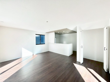 ���r���O�@�Z�ޕ��̌��������o�����A�C���e���A���l����̂��y���݂ȃ��r���O�ł��I   