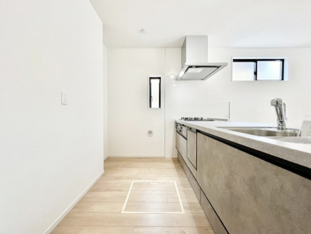 �L�b�`���@�u�₩�ȕ����ʂ蔲����L�b�`���B��������̂Ŗ��邭���C�ɂ��𗧂��܂��B 