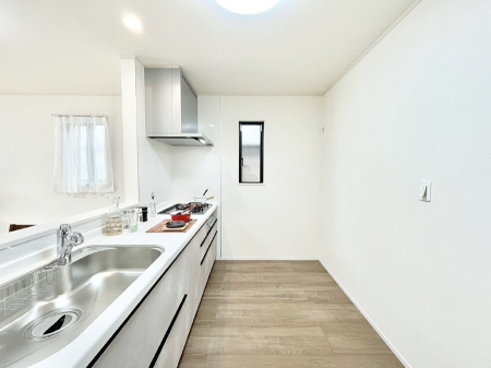 �L�b�`���@�u�₩�ȕ����ʂ蔲����L�b�`���B��������̂Ŗ��邭���C�ɂ��𗧂��܂��B