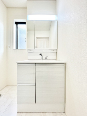 ���ʑ�E���ʏ��@�O�ʋ��̗��ɁA���ϕi��q���p�i�Ȃǂ����[�\�B���ʑ����������ƕۂ��܂��I