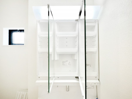 ���̑����ρ@�O�ʋ��̗��ɁA���ϕi��q���p�i�Ȃǂ����[�\�B���ʑ����������ƕۂ��܂��I