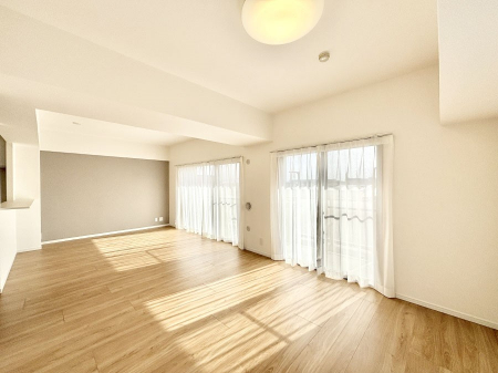 ���r���O�@���Ƒ��̓��₩�Șb�����ŕ�܂�閾�邢���r���O  