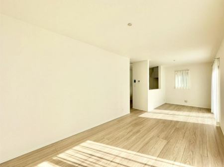 ���r���O�@���Ƒ��̓��₩�Șb�����ŕ�܂�閾�邢���r���O