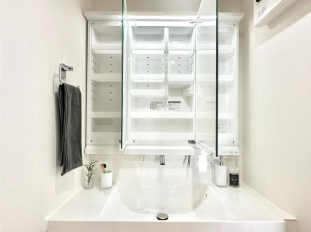 ���̑����ρ@�O�ʋ��̗��ɁA���ϕi��q���p�i�Ȃǂ����[�\�B���ʑ����������ƕۂ��܂��I