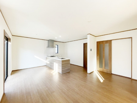 ���r���O�@���Ƒ��̓��₩�Șb�����ŕ�܂�閾�邢���r���O