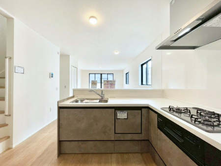 �L�b�`���@�������������I�ɁA�y�����I�V�X�e���L�b�`��