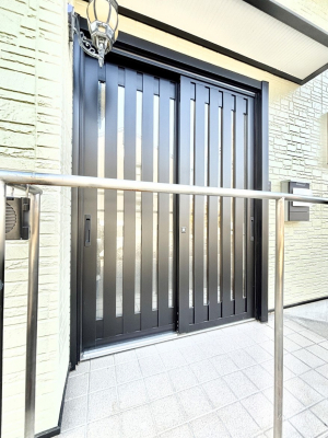 ���ց@��؂ȉƑ��A���q���o�}���錺�ցB