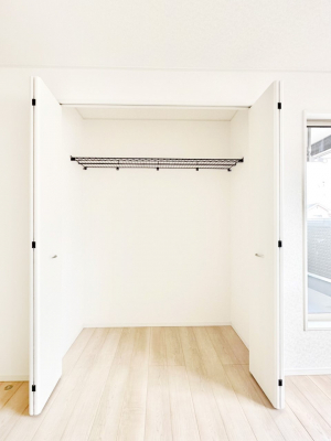 ���[�@��������ߗނ�ו��Ȃǂ̎��[�ɕ֗��ȃN���[�[�b�g�t���ł��B