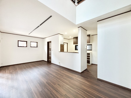 ���r���O�@�ǂ��ɂ��Ă��Ƒ��̂Ȃ������������R�~���j�P�[�V�������r���O�B 