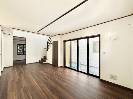 �L�b�`���@�J�b�v�{�[�h��ݒu�����[���̃L�b�`���B�Ƒ��ňꏏ�ɂ���������̂��y�����Ȃ�L�b�`���ł��B  