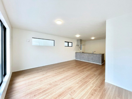 ���r���O�@���Ƒ��̓��₩�Șb�����ŕ�܂�閾�邢���r���O