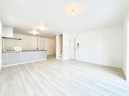 ���r���O�@���Ƒ��̓��₩�Șb�����ŕ�܂�閾�邢���r���O