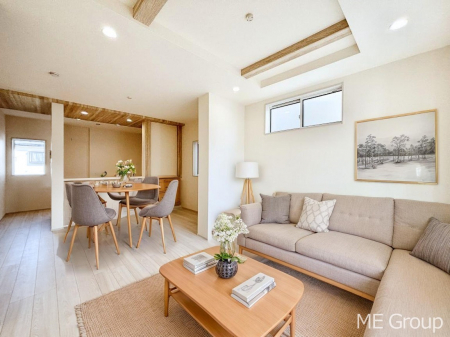 ���r���O�@�Ƒ��̘a�₩�ȉ�b���������Ă������B�J�����̂��郊�r���O�ł��B���Ƌ��CG�ł�  