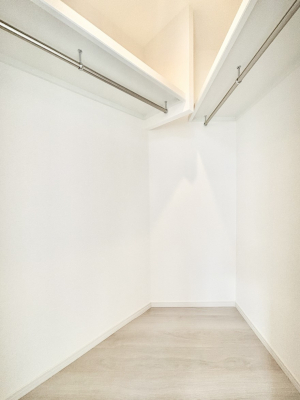 ���[�@�m���̃N���[�[�b�g�B���s��������̂Ō���̈ߗނ�����������܂�܂��B