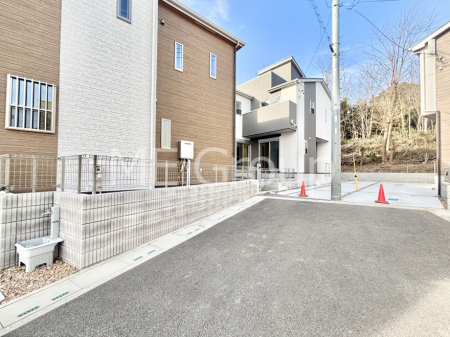 ���n�O�ώʐ^�@���܂����n�`�́A�ԓ��ɖʂ��Ă��炸�A�Â��Ńv���C�x�[�g���𖡂킦�闧�n�ł��B 