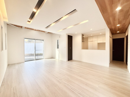 ���r���O�@���邢�z���������A�����̕��͋C�ɖ�������郊�r���O�E�_�C�j���O�B 