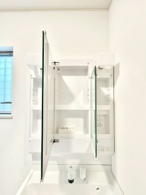 ���̑����ρ@�O�ʋ��̗��ɁA���ϕi��q���p�i�Ȃǂ����[�\�B���ʑ����������ƕۂ��܂��I