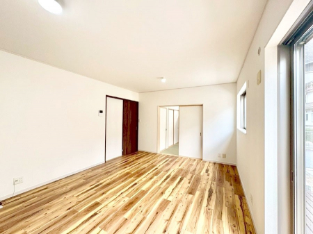 ���r���O�@�Ƒ��c���̎��Ԃ����������Ȃ��났�̃��r���O�_�C�j���O�B   