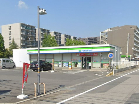 ���ӊ��@�R���r�j 200m �t�@�~���[�}�[�g ��ԑ䐼�꒚�ړX