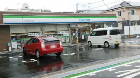 ���ӊ��@�R���r�j 240m �t�@�~���[�}�[�g �������܉h�a�ܒ��ړX