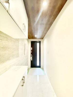 ���ց@�㎿�ȋ�Ԃł��o�}���I�V��ɂ͖ؖڒ��̌��V�ނ��g�p�����A�N�Z���g�N���X���g�p�B