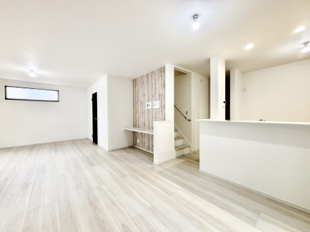 ���r���O�@���Ƒ��̓��₩�Șb�����ŕ�܂�閾�邢���r���O