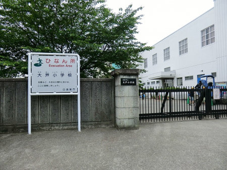 ���ӊ��@���w�Z 900m �����s���到���w�Z