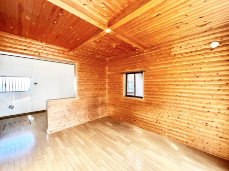 ���r���O�@�Z�ޕ��̌��������o�����A�C���e���A���l����̂��y���݂ȃ��r���O�ł��I   