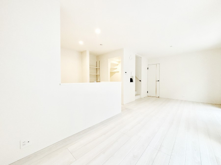 ���̑����ρ@�Ƒ��̏Ί炪���R�Ɛ��܂�Ă���A����ȕ��͋C�̃_�C�j���O�Ɏd�オ���Ă��܂��B