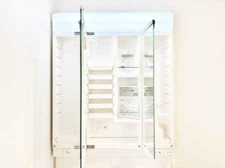 ���̑����ρ@�O�ʋ��̗��ɁA���ϕi��q���p�i�Ȃǂ����[�\�B���ʑ����������ƕۂ��܂��I